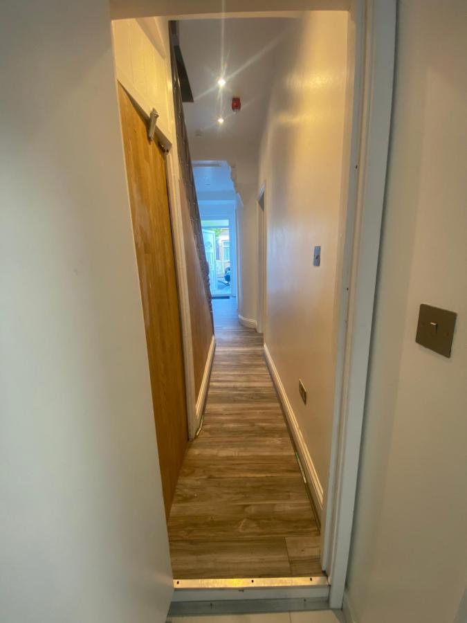 Cosy House In Newham Apartment ลอนดอน ภายนอก รูปภาพ